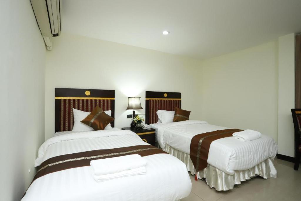 Lucky Palace Hotel 曼谷 外观 照片