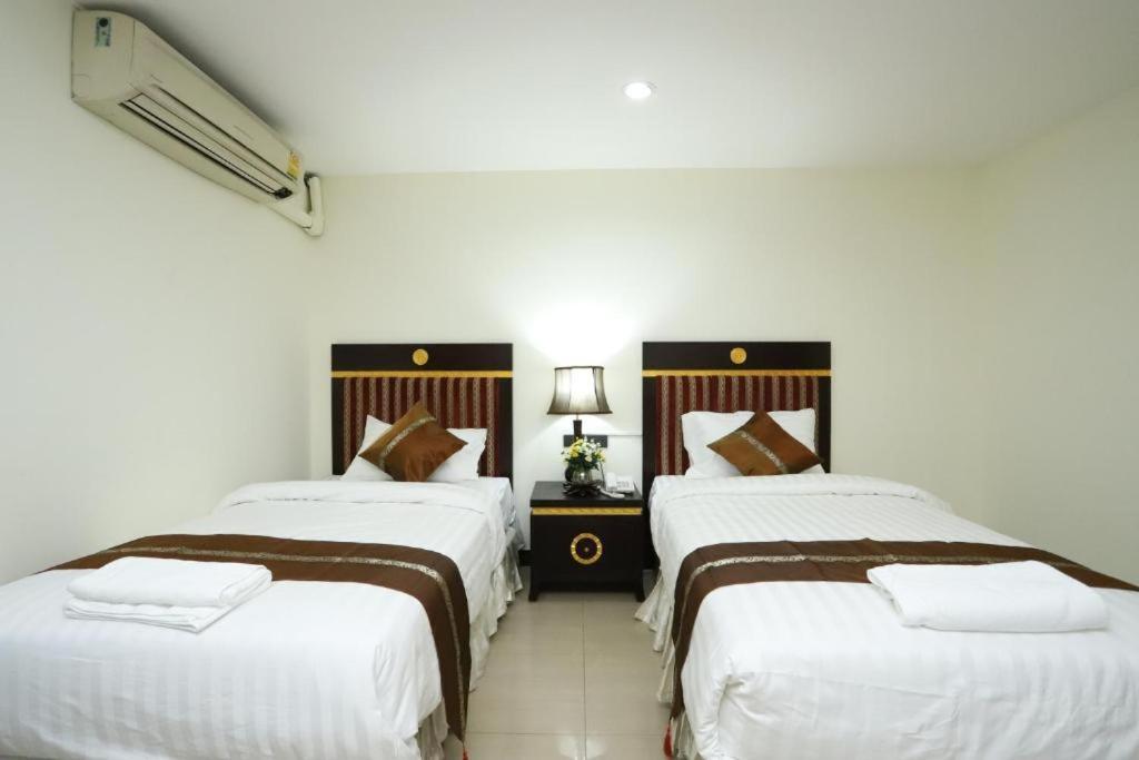 Lucky Palace Hotel 曼谷 外观 照片